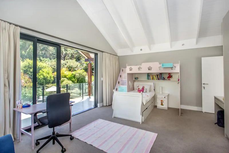 To Let 4 Bedroom Property for Rent in Tarragona Western Cape